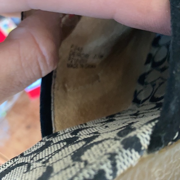 Size 8.5 Coach Rubber Heel dress up/down shoe!! - Picture 6 of 6